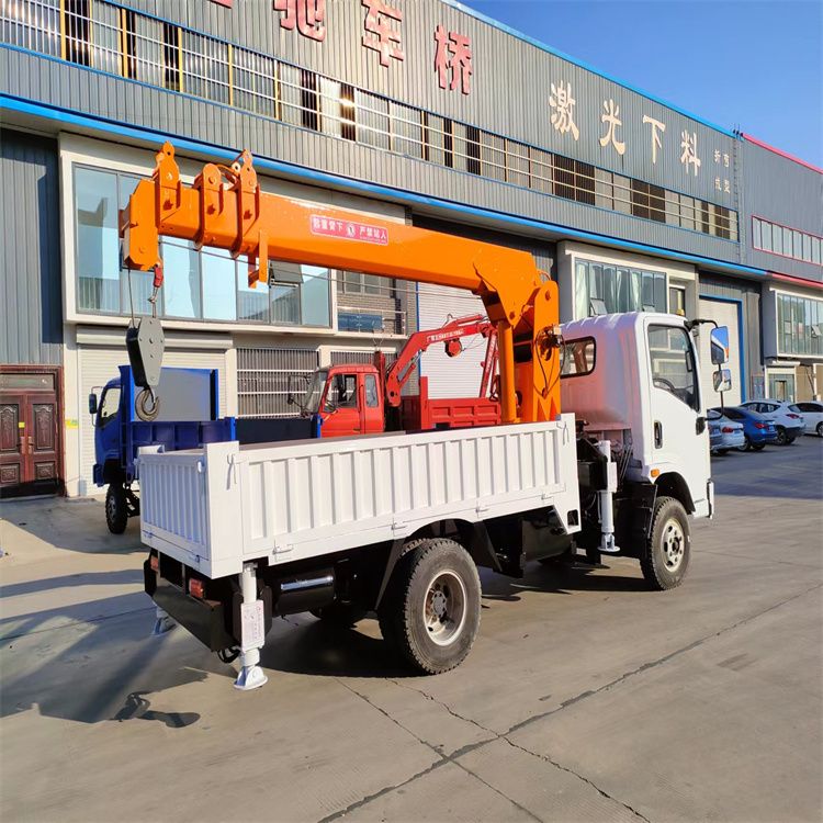 南乐县三轮随车吊定制 农用改装机自备吊中瑞长期出售
